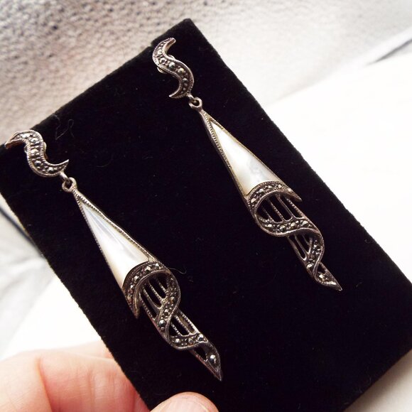 PHANTOM OF THE OPERA STERLING MOP MARCASITE FLOWING DRAPERY PIERCED EARRINGS 73 - Picture 2 of 3